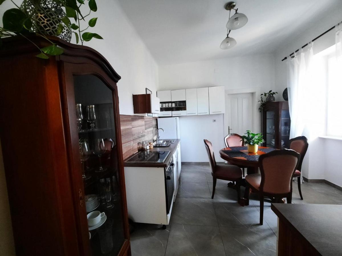 Apartman Soda Ogulin Exterior foto